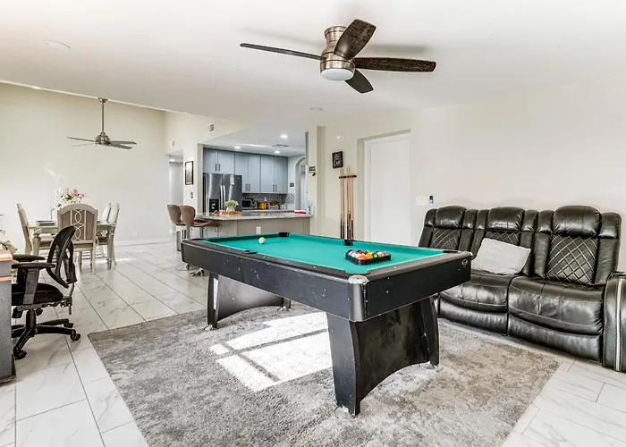 Oasis W/ Diving Pool By Spring Training, Dtwn *