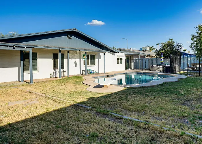 Oasis W/ Diving Pool By Spring Training, Dtwn Mesa