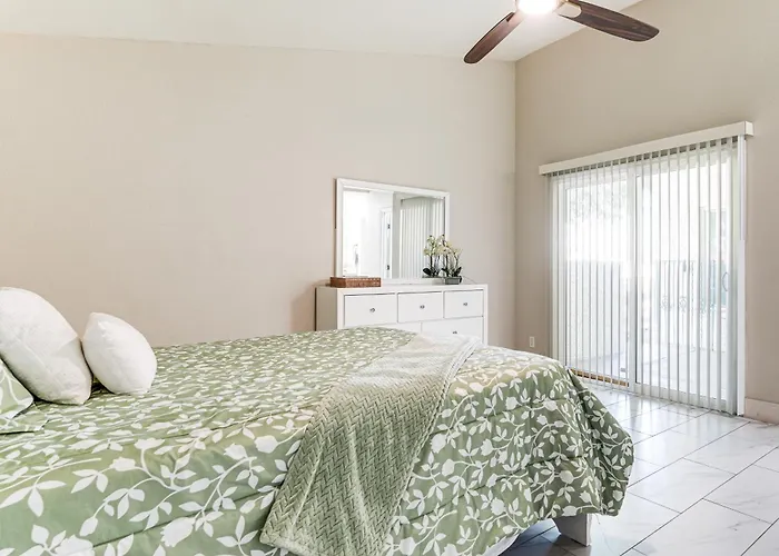 Oasis W/ Diving Pool By Spring Training, Dtwn Holiday home