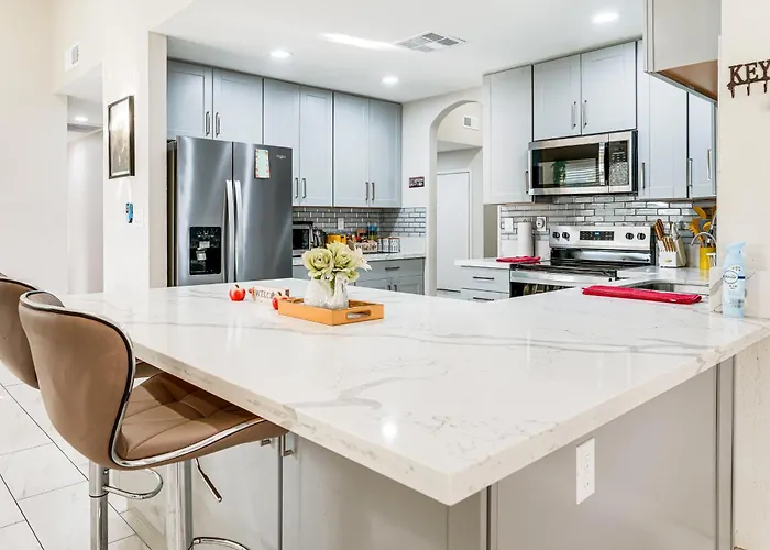Holiday home Oasis W/ Diving Pool By Spring Training, Dtwn