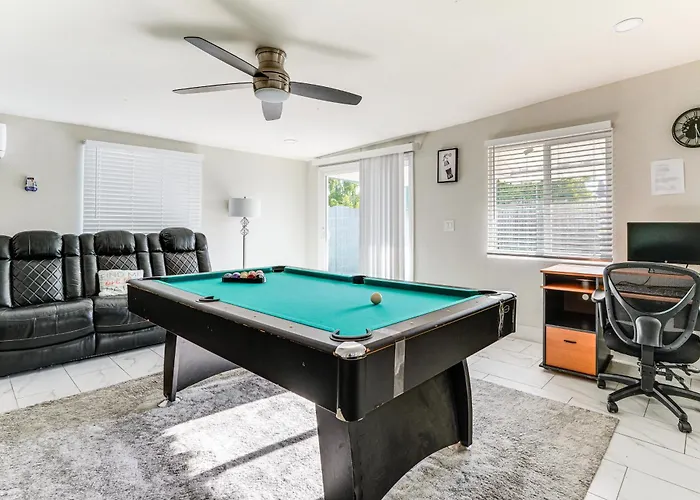 Oasis W/ Diving Pool By Spring Training, Dtwn Mesa